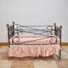 Cuna antigua hierro y bronce