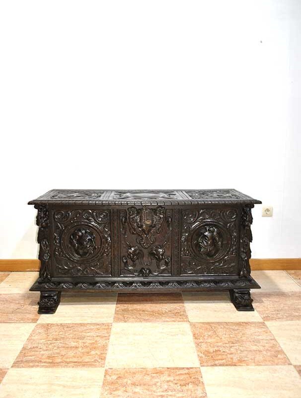 Arcón tallado Renacimiento