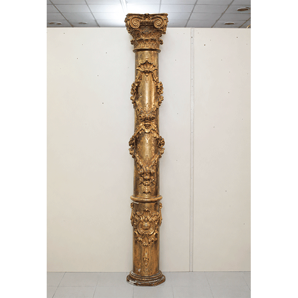 Gran columna de madera tallada pan de oro