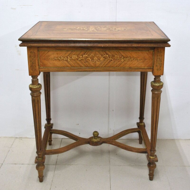 Mesa de juegos marquetería