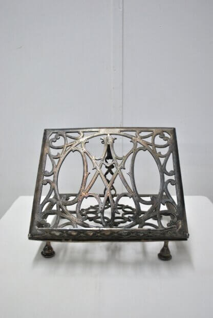 Atril de bronce plateado