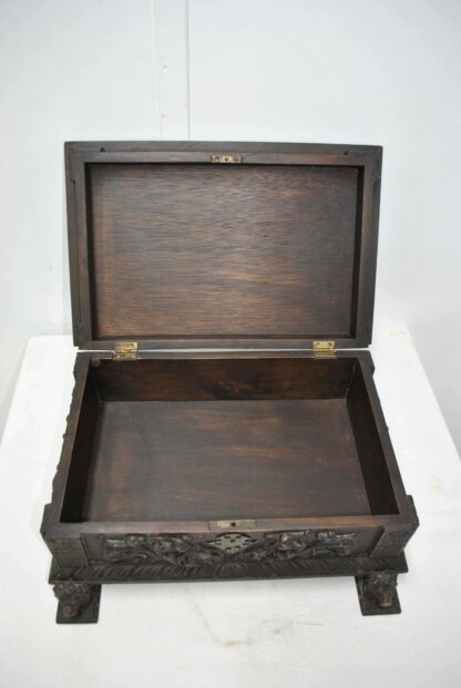 Caja o arca tallada - Imagen 5