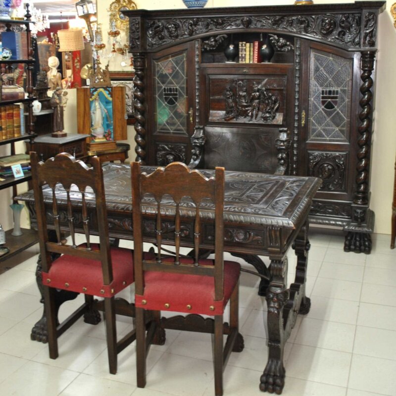 Despacho antiguo tallado