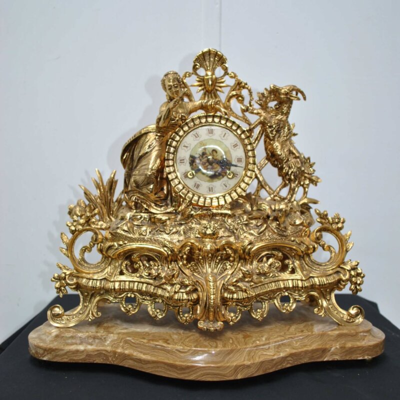 Reloj de bronce y mármol