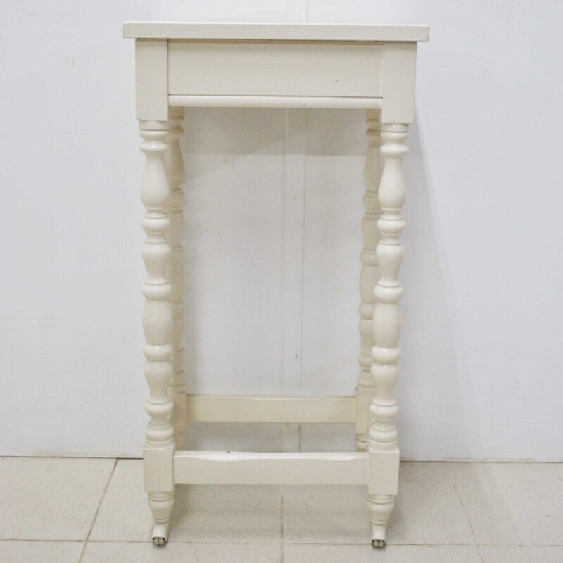 Mesita blanca Alfonsina