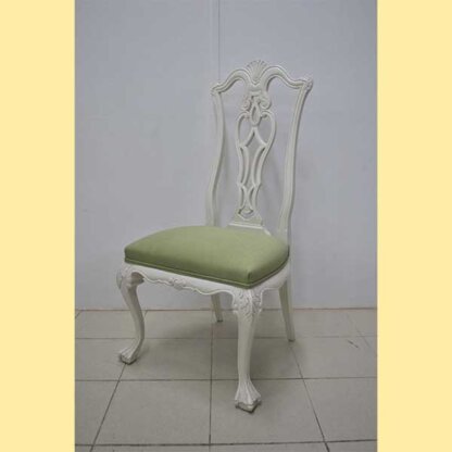 Silla blanca Reina Ana
