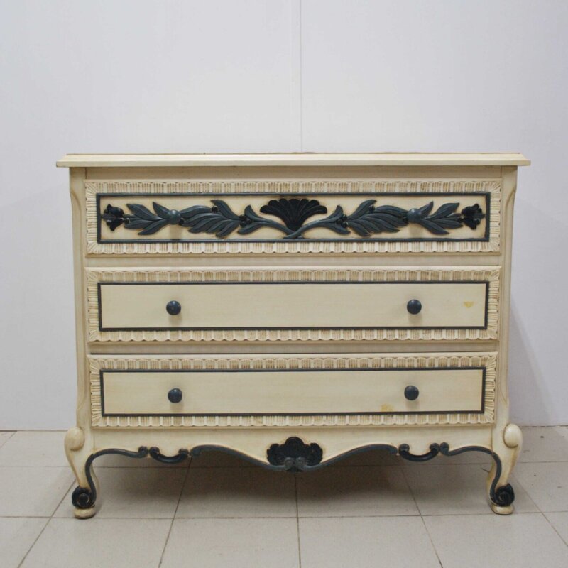 Cómoda Luis XV color marfil