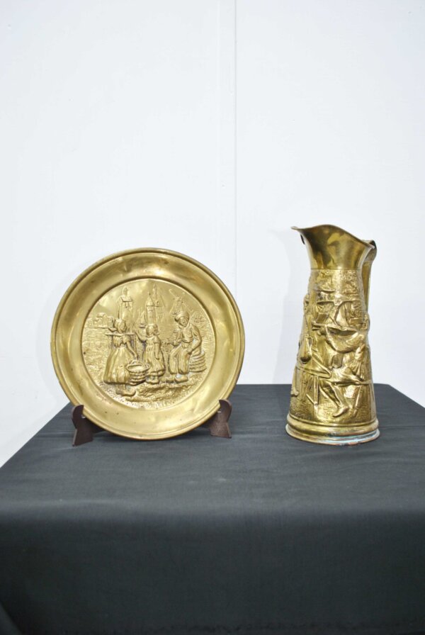 Jarra y plato de latón