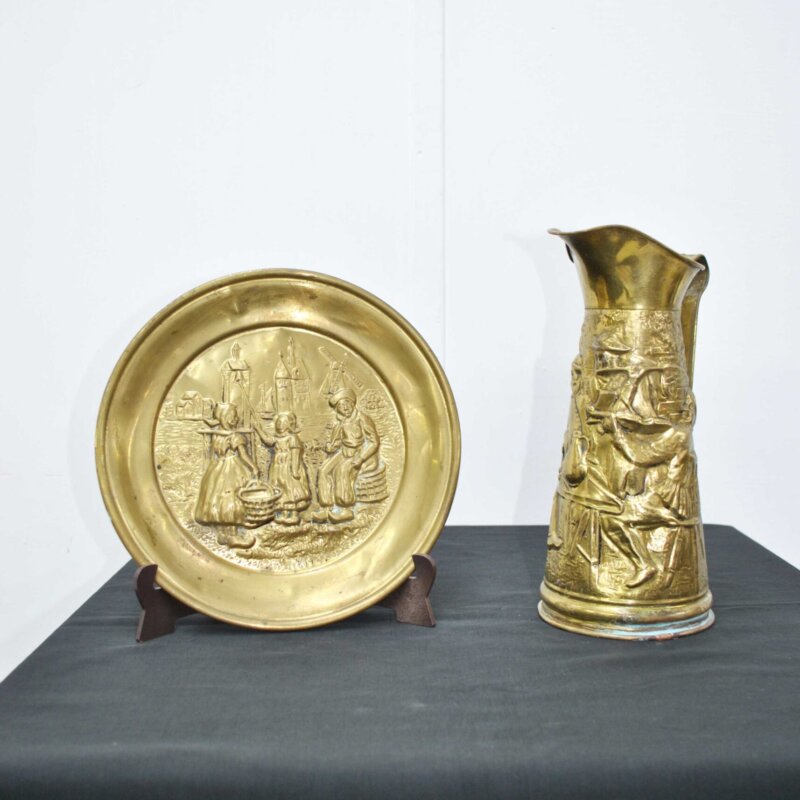 Jarra y plato de latón