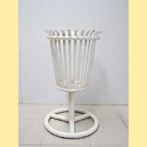 Macetero de hierro blanco