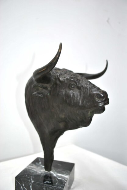 Escultura cabeza toro - Imagen 3