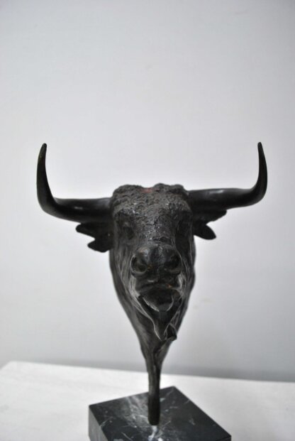 Escultura cabeza toro - Imagen 4