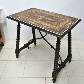 Mesa granadina taracea
