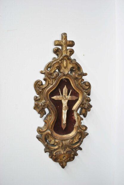 Crucifijo con marco madera - Imagen 4