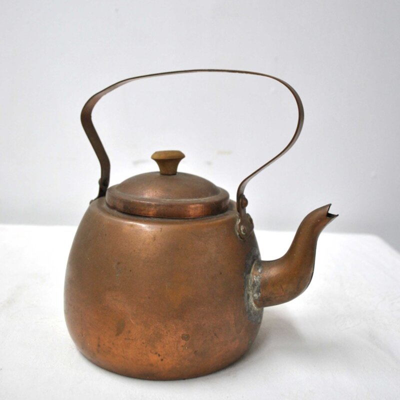 Tetera antigua de cobre