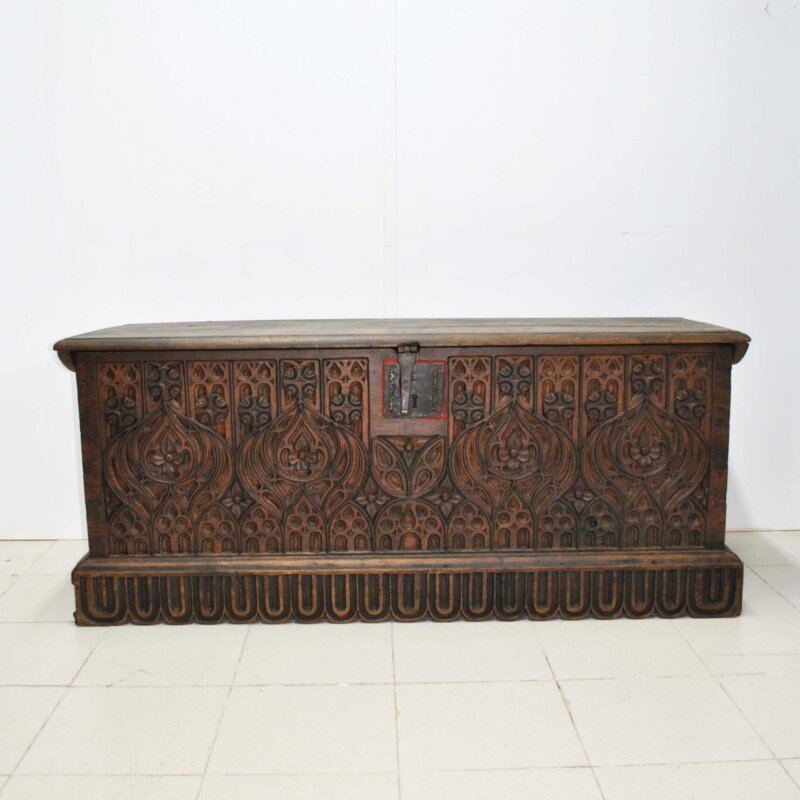 Arcón tallado S.XIX