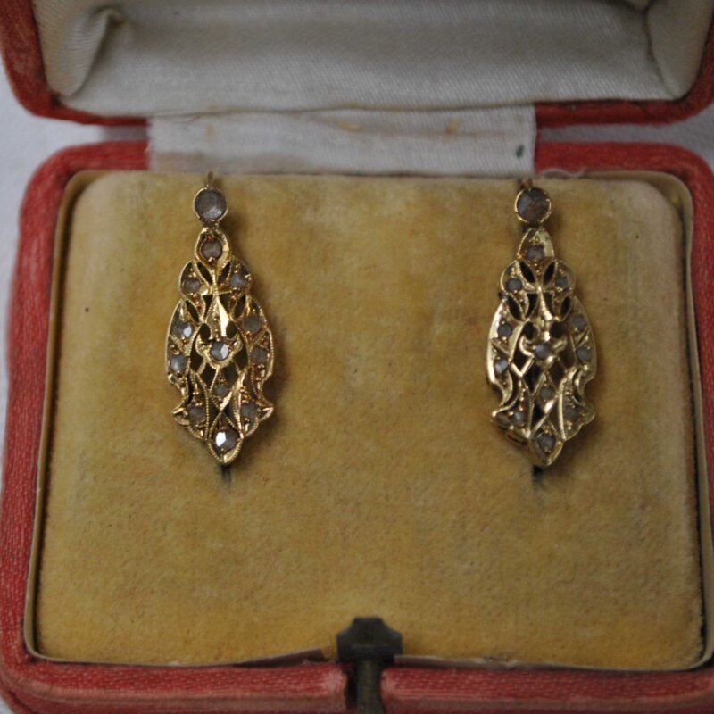 Pendientes de oro con estuche