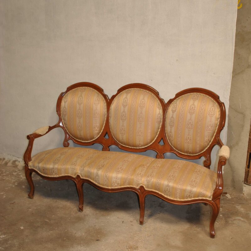 Sofá estilo Luis XV