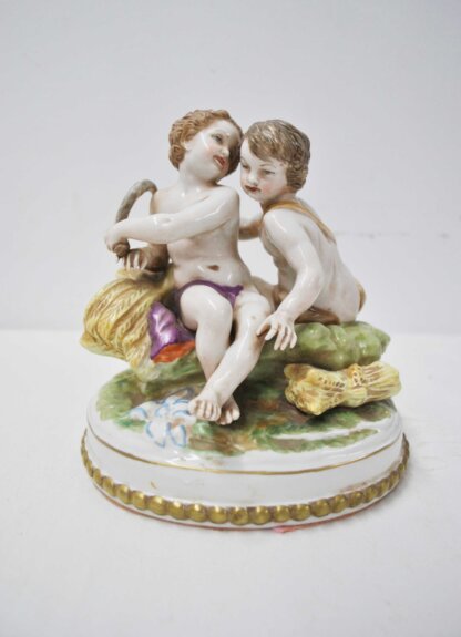 Figura pareja de niños