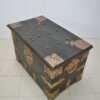 Baúl de madera con herrajes - Imagen 13