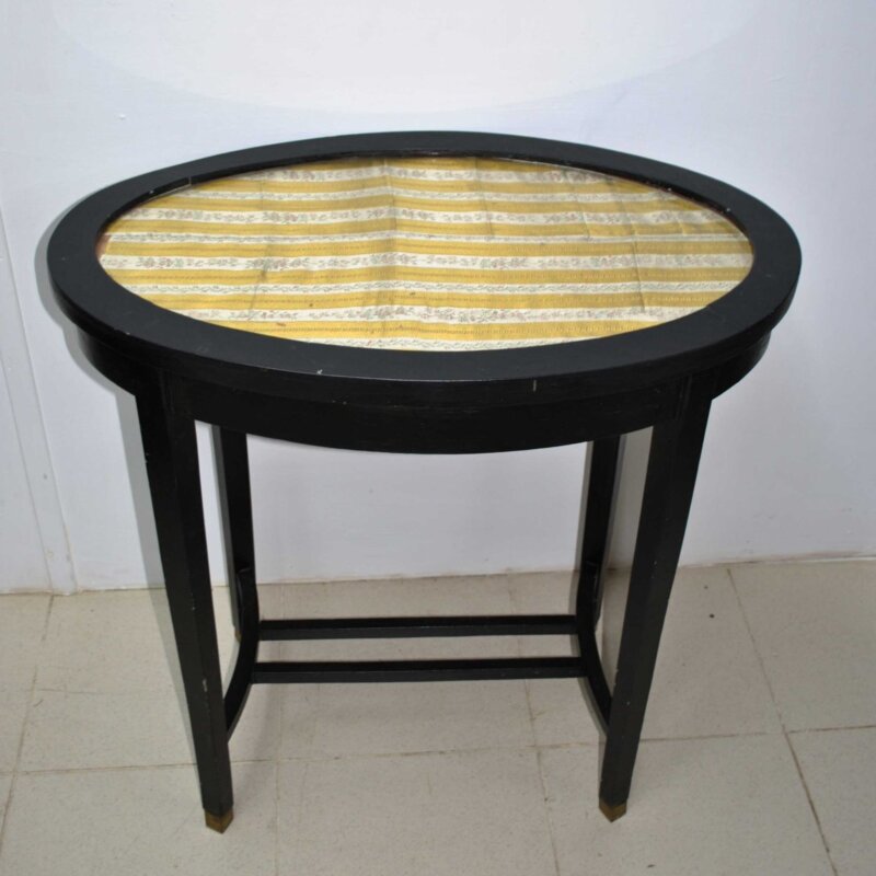 Mesita ovalada ebonizada