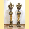 Columnas con jarrones