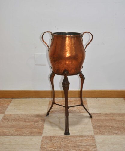 Macetero o jarrón cobre con soporte