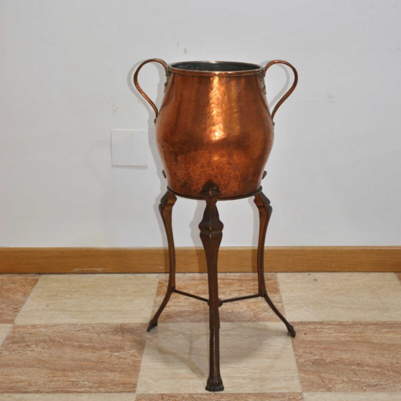 Macetero o jarrón cobre con soporte
