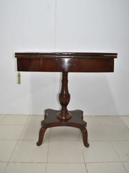 Mesa de juegos caoba