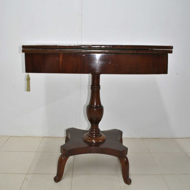 Mesa de juegos caoba