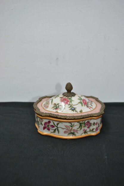 Caja o joyero porcelana