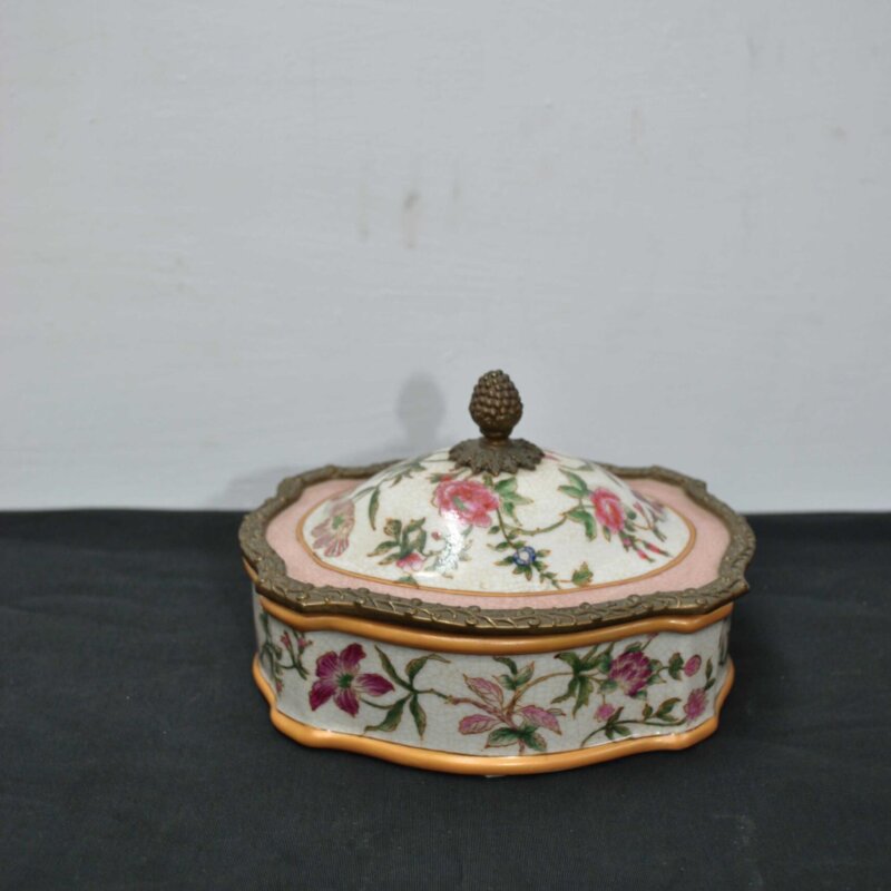 Caja o joyero porcelana