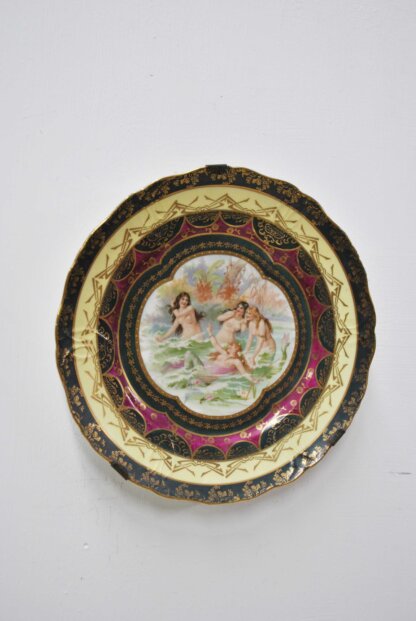Plato porcelana escena