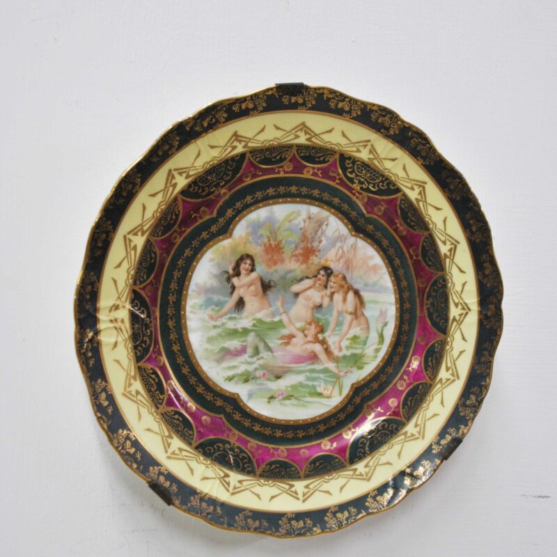 Plato porcelana escena