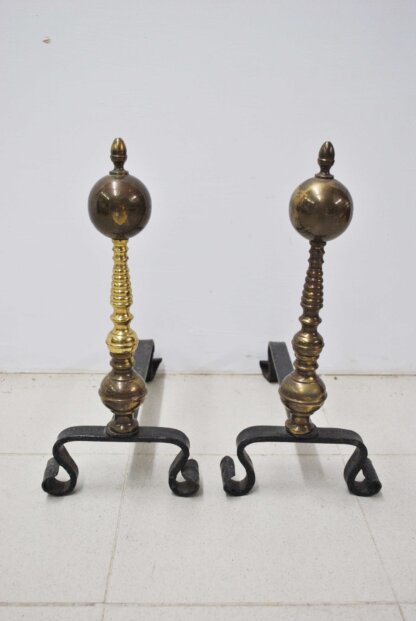 Morillos de hierro y bronce