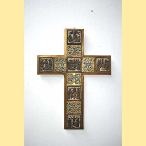 Cruz de madera y cerámica