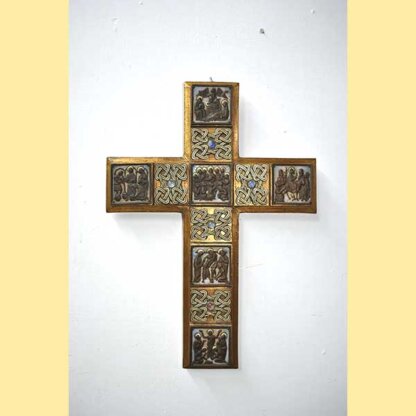 Cruz de madera y cerámica