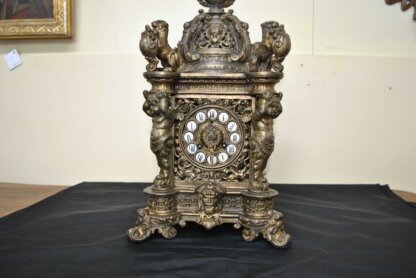 Reloj de bronce cincelado - Imagen 4