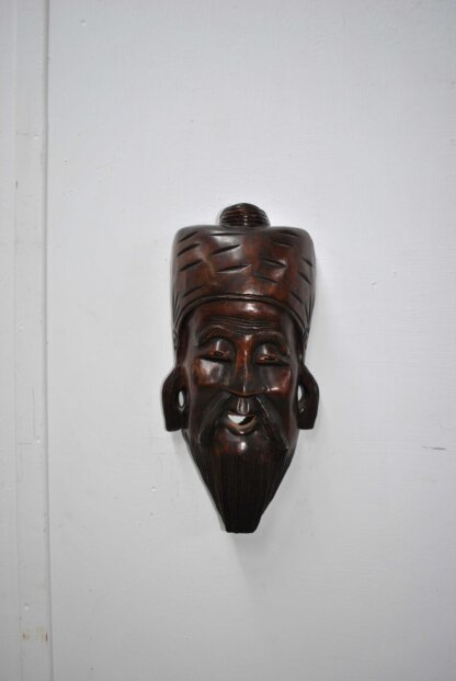 Máscara oriental de madera