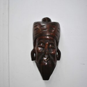 Máscara oriental de madera