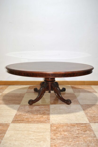 Mesa de centro clásica