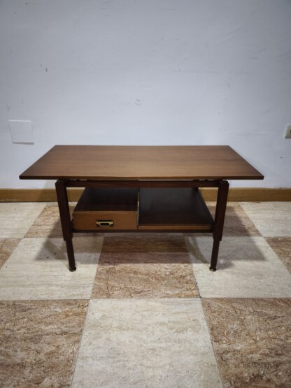 Mesa de centro o auxiliar danesa