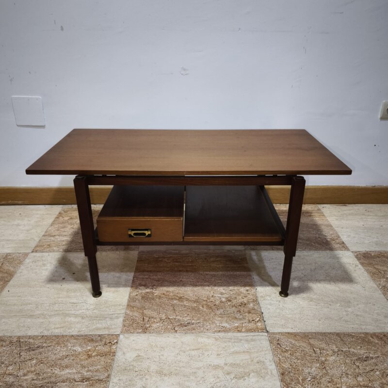 Mesa de centro o auxiliar danesa