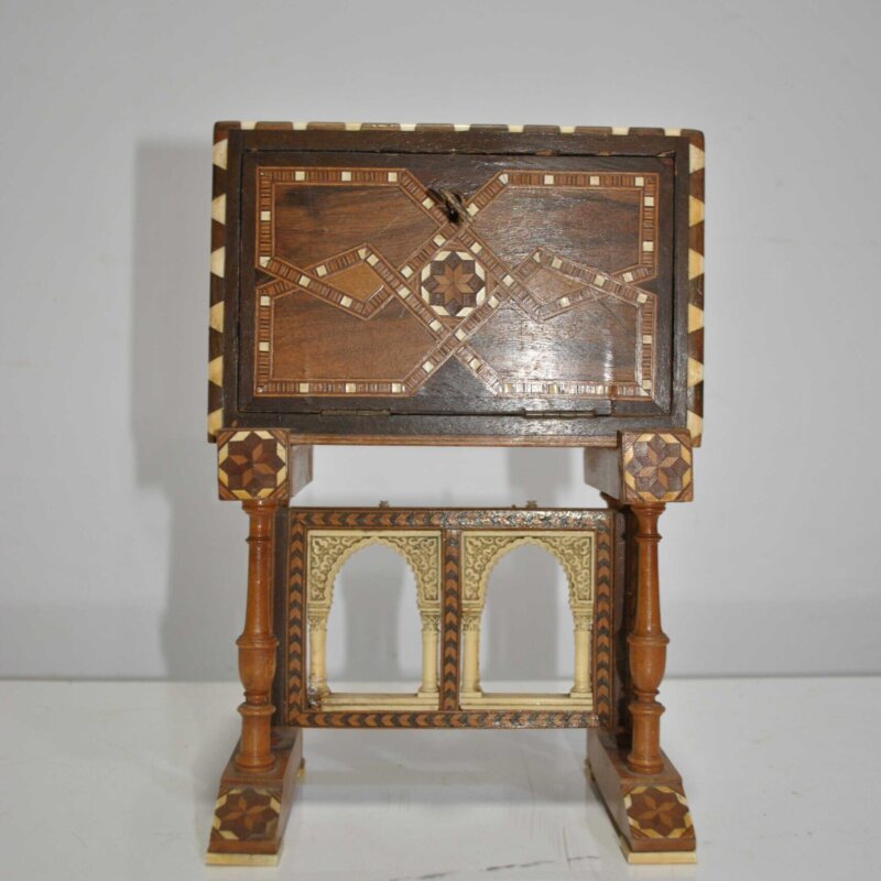 Bargueño miniatura taracea