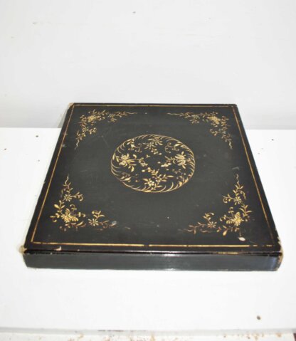 Caja antigua madera lacada