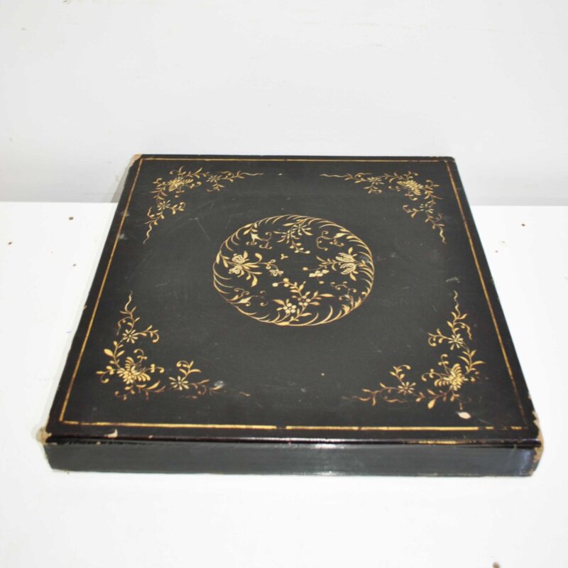 Caja antigua madera lacada