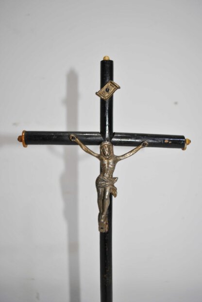 Crucifijo de mesa lacado - Imagen 3