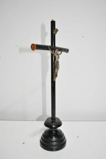 Crucifijo de mesa lacado - Imagen 5