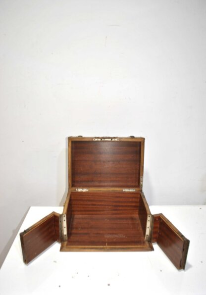 Cofre madera con herrajes bronce - Imagen 8
