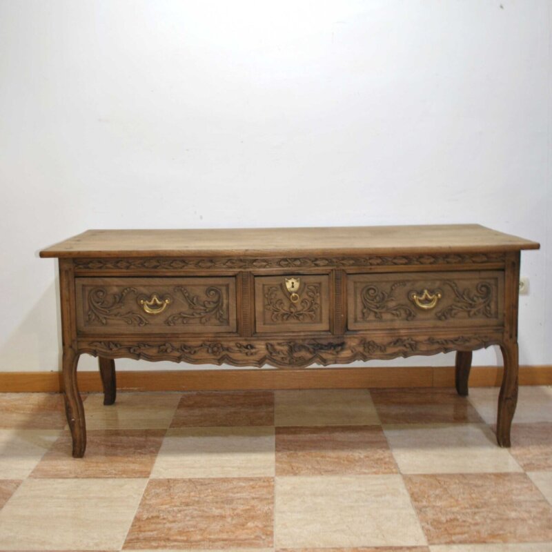 Mesa o consola tallada